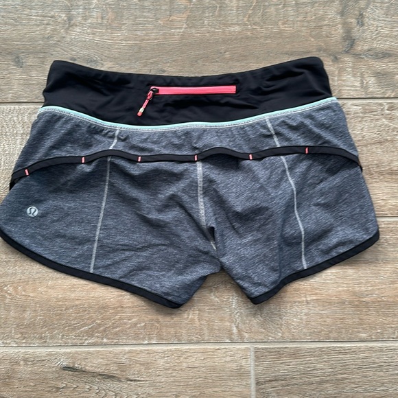 Speed Up Low-Rise Lined Short 2.5" Size 4 - Picture 2 of 3